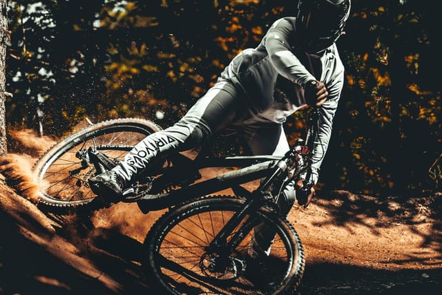 Downhill riding at Mottolino Bikepark, Livigno — Dirty Bikes Photo