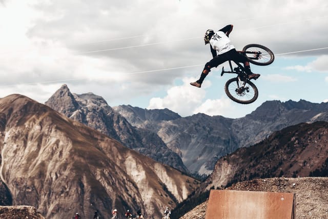Mountain bike rider at Mottolino Bikepark, Livigno — Dirty Bikes Photo