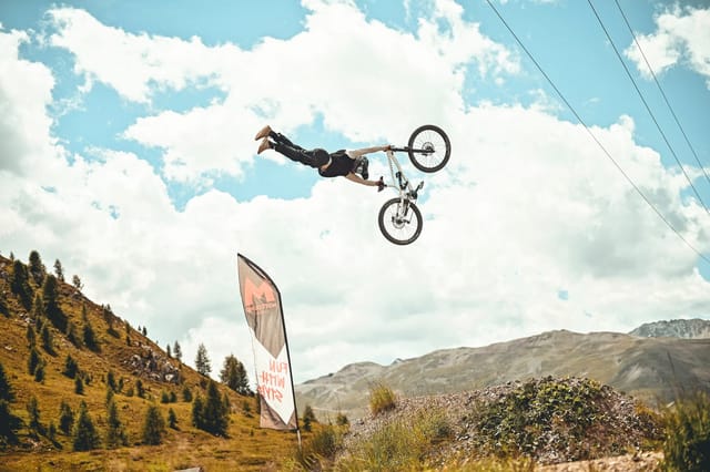 Mountain biking at Mottolino Bikepark, Livigno — Dirty Bikes Photo