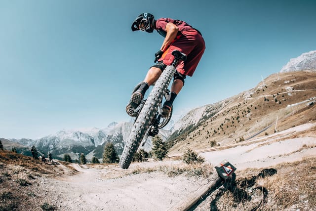 Downhill mountain biking at Mottolino Bikepark, Livigno — Dirty Bikes Photo