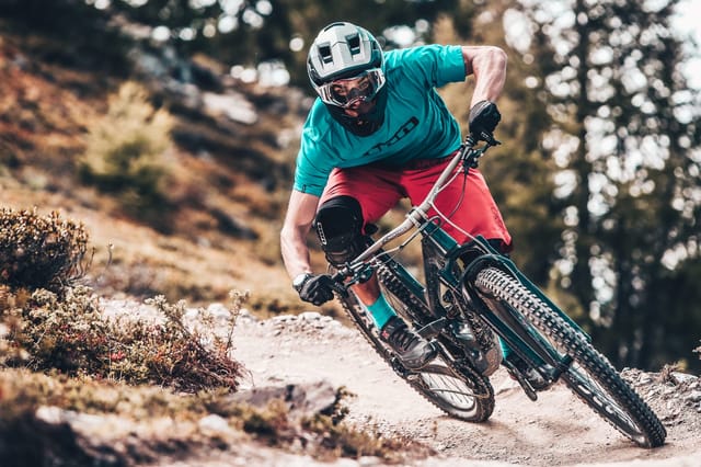 Mountain bike rider at Mottolino Bikepark, Livigno — Dirty Bikes Photo