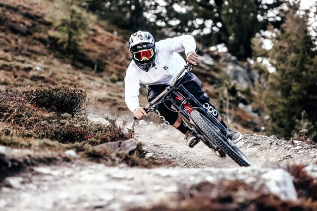 Downhill riding at Mottolino Bikepark, Livigno — Dirty Bikes Photo
