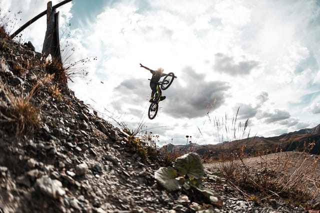 Downhill mountain biking at Mottolino Bikepark, Livigno — Dirty Bikes Photo