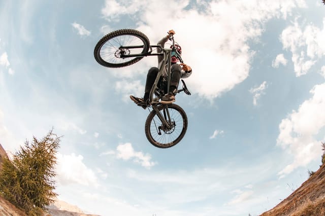 Mountain bike rider at Mottolino Bikepark, Livigno — Dirty Bikes Photo