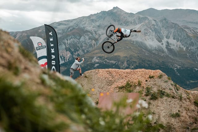 MTB action at Mottolino Bikepark, Livigno — Dirty Bikes Photo