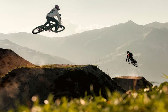 Downhill riding at Mottolino Bikepark, Livigno — Dirty Bikes Photo