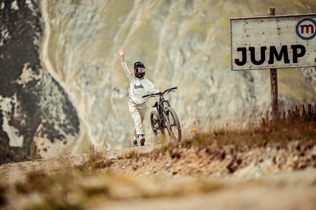 Downhill mountain biking at Mottolino Bikepark, Livigno — Dirty Bikes Photo